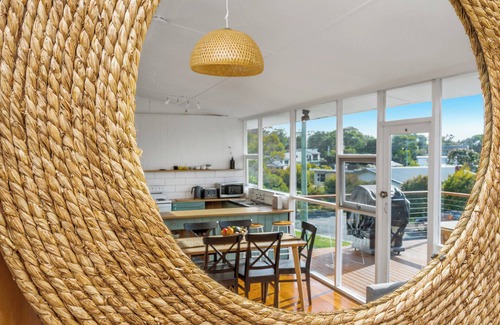 Coles Bay House | Cozy Escape: Steps to Beaches, Shops & Café with Spa