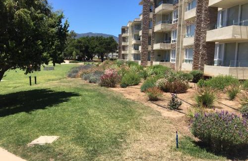 Papudo Apartment | Beachfront Bliss at Lomas de Papudo: Top-Rated Retreat