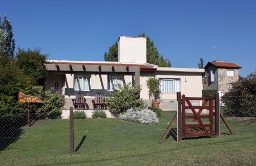 Los Reartes Cabin | Top-Rated Lomas del Vergel with Pool & Kitchen Amenities