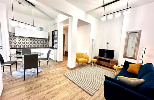 La Spezia Apartment | Perfect Family Retreat - Huge Apartment Near Station & Parking