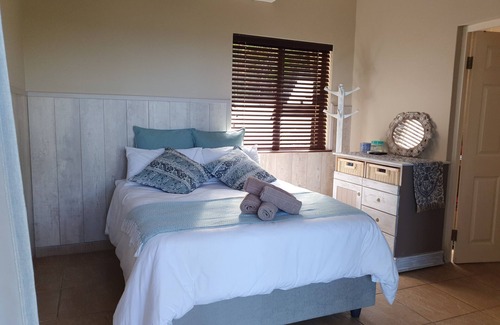 Sea Park Bed & Breakfast | Discover Lombok Lodge: Poolside Retreat for Families