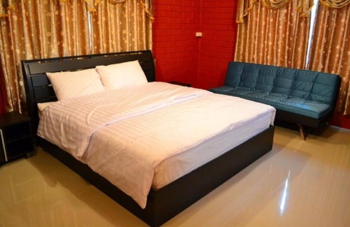 Non Sung Hotel | Relax at Lomdao Resort: Family-Friendly with Pool & Dining