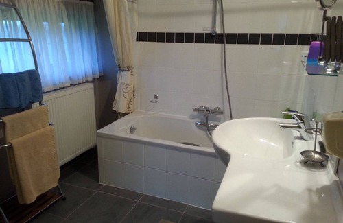 Lotenhulle Bed & Breakfast | Relaxing Stay at Lomolen B&B with Spa & Family Amenities