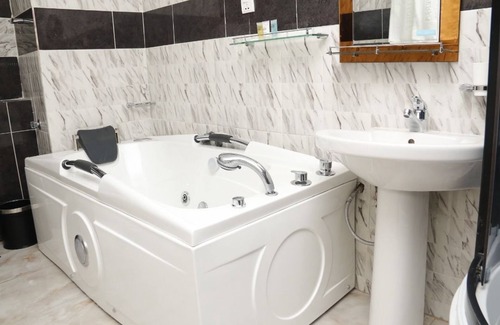Port Harcourt Hotel | Experience Comfort at Londa Hotel with Pool & Dining