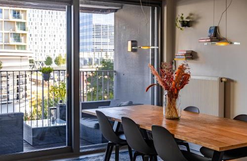 De Kaaien Apartment | Family-Friendly London 993 Apt 202 - Guest Rated 9.6/10