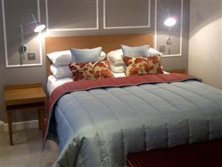 Woodford Bridge Hotel | Discover the London Chigwell Prince Regent Hotel Experience
