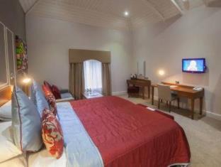 Woodford Bridge Hotel | Discover the London Chigwell Prince Regent Hotel Experience