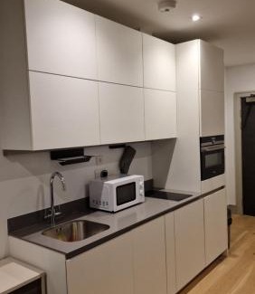 West Ealing Apartment | Family-Friendly London City Apartment with Great Amenities