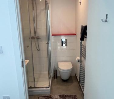Canning Town Apartment | Comfortable Two Bedroom Apartment in London City