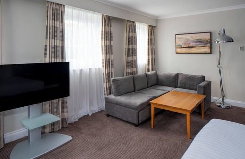 Waddon Hotel | Inviting London Croydon Aerodrome Hotel with Spa & Dining