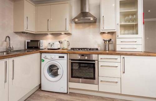 Kilmarnock Apartment | Pet-Friendly Retreat at London Gate No1 - Donnini Apartments