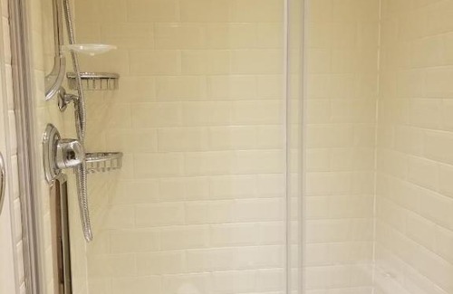 Valentines Apartment | Chic London Flat Near Ilford Station with Garden & WiFi