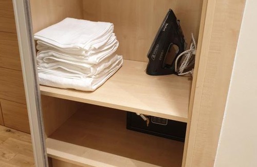 Valentines Apartment | Chic London Flat Near Ilford Station with Garden & WiFi