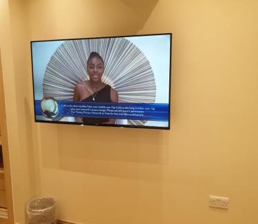 Valentines Apartment | Chic London Flat Near Ilford Station with Garden & WiFi