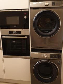 Valentines Apartment | Elegant London Flat with Garden, Free Parking & 4 Min to Station