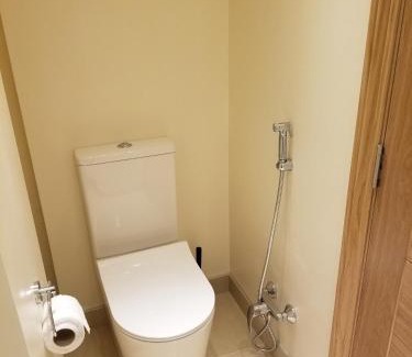 Clayhall Apartment | Spacious 4-Bedroom London Apartment Near the Station