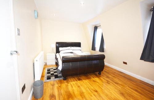 Leabridge Apartment | Modern Family-Friendly 4 Bedroom Apartment in London