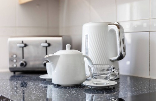 Woolwich Apartment | Pet-Friendly Oasis in Woolwich Arsenal with Restaurant & More