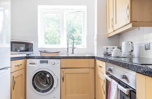 Woolwich Apartment | Pet-Friendly Oasis in Woolwich Arsenal with Restaurant & More