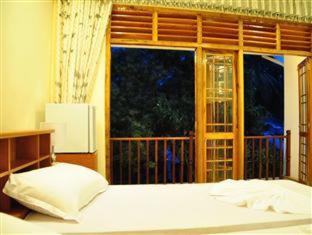 Anuradhapura Hotel | Discover London Palace: Accessible Stay with Spa & Dining
