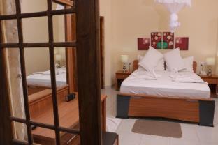 Anuradhapura Hotel | Discover London Palace: Accessible Stay with Spa & Dining