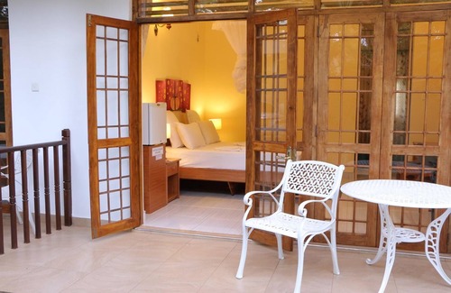 Anuradhapura Hotel | Budget-Friendly London Palace with Pool and Family Amenities