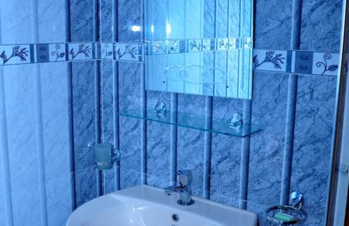 Anuradhapura Hotel | Budget-Friendly London Palace with Pool and Family Amenities