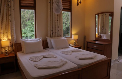 Anuradhapura Hotel | Budget-Friendly London Palace with Pool and Family Amenities