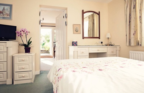 Chippenham House | Exceptional London Road Guest Accommodation with Breakfast