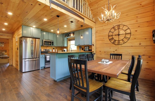 Londonderry Cabin | Experience Londonderry Chalet: Deck, Fire Pit & Scenic Views