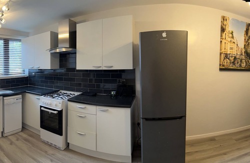 Woolwich House | Homely London Retreat for Contractors and Tourists
