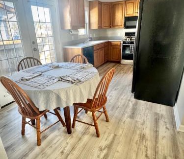 Edgewater House | Londontowne Hideaway