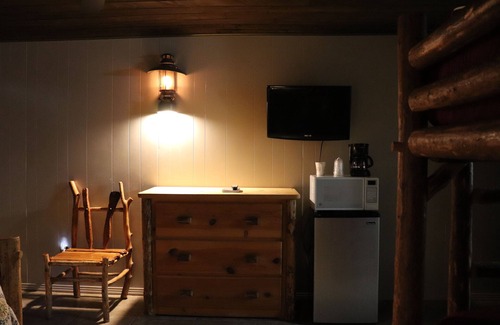 Cougar Other | Relax at Lone Fir Resort: Pool, Spa & Family-Friendly Fun