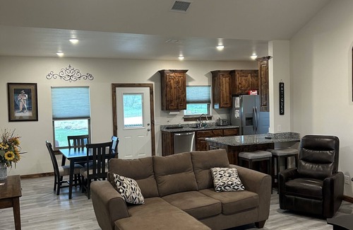 Dublin House | Pet-Friendly Retreat at Lone Oak Place - Rated 10/10!