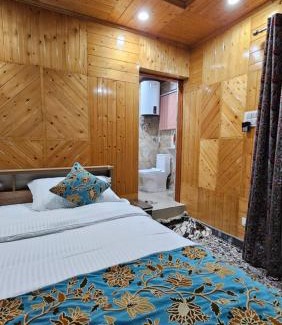 Harwan Hotel | Experience Comfort at Lone Palace: 4-Star Getaway with Breakfast