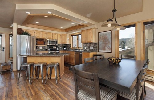 Big Sky Meadow Village Condo | Unforgettable Stay at Lone Peak Lookout near Big Sky Golf