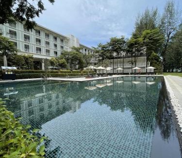 Batu Ferringhi Resort | Relax at Lone Pine, Penang: Oceanfront 5-Star Resort