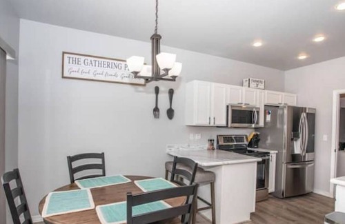 Kalispell House | Family-Friendly Lone Pine Retreat with Hot Tub & Kitchen
