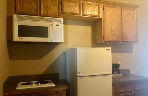 Killeen Hotel | Pet-Friendly Retreat at Lone Star Inn & Suites