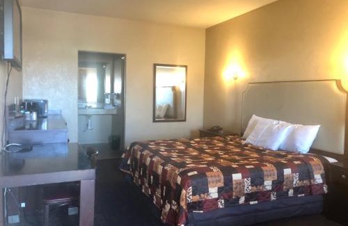 Killeen Hotel | Pet-Friendly Retreat at Lone Star Inn & Suites
