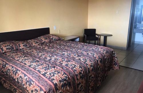 Original Town Hotel | Comfortable Lone Star Inn: Family-Friendly Accommodations