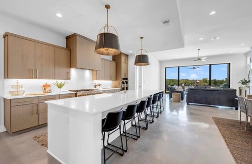 Kingsland House | Experience Lone Star Landing with Premier Concierge Services