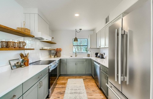 Johnson City House | Discover Lone Star Lokal: Ideal Downtown Retreat with Fire Pit