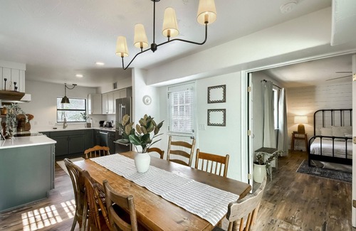 Johnson City House | Discover Lone Star Lokal: Ideal Downtown Retreat with Fire Pit