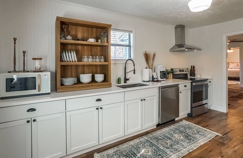 Johnson City House | Lone Star Lokal Guest House - Downtown Near Wineries!