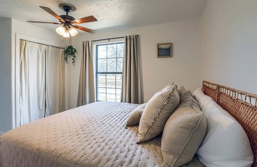 Johnson City House | Lone Star Lokal Guest House - Downtown Near Wineries!