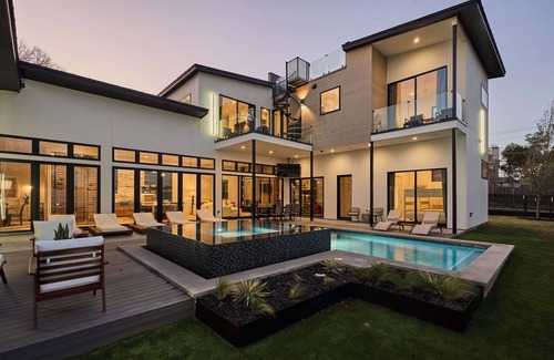 Elmhurst Heights House | Lone Star Lookout by Lux Tiny Resorts