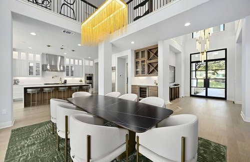 Leander House | Indulge at Lone Star Luxe: Lake Travis Retreat Awaits!
