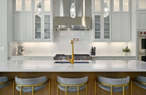 Leander House | Indulge at Lone Star Luxe: Lake Travis Retreat Awaits!