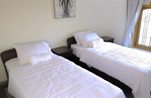 Kadurugoda House | Pet-Friendly Lone Star Residence with a 9/10 Guest Rating